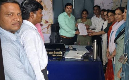 पंचायतीराज मंत्रालयिक कर्मचारी संगठन ने धमोत्तर में विकास अधिकारी को ज्ञापन सौंपा