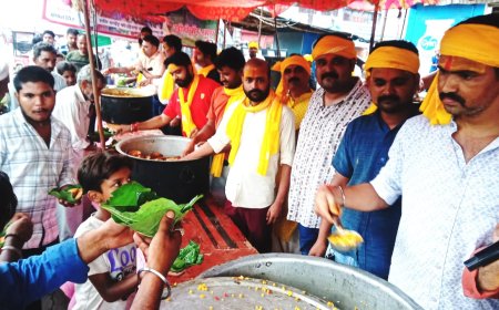 सावन में भक्ति की बयार: प्रतापगढ़ में विशाल भंडारे का आयोजन, कांवड़ियों ने किया प्रसाद ग्रहण