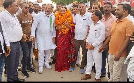 "कार्यों के मूल्यांकन व जवाबदेही से होगा संगठन मजबूत" – प्रतापगढ़ में बोलीं कांग्रेस नेता आराधना मिश्रा ‘मोना’