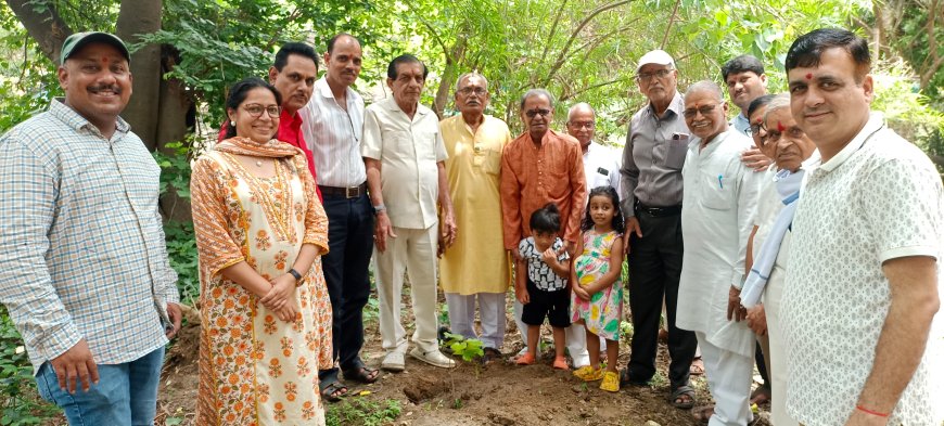 एक पेड़ मां के नाम" अभियान के तहत पुण्यतिथि पर वृक्षारोपण और समाजसेवा का आयोजन
